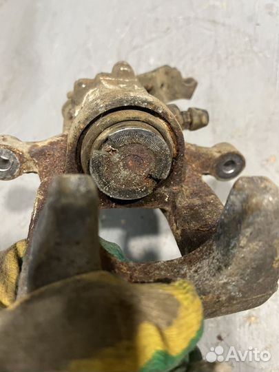 Суппорт задний правый Audi Seat Skoda Volkswagen