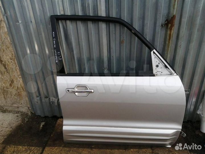 Дверь передняя правая Mitsubishi Pajero /Montero
