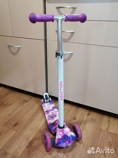 Самокат детский со светящимися колесами