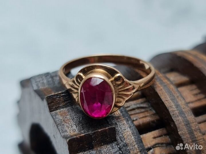 Золотое кольцо 585 пробы, массой 2,3 грамма (Р17)