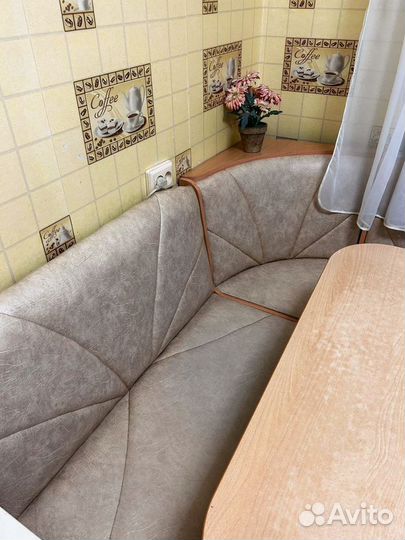 Угловая обеденная зона бу