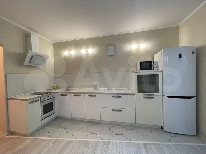 2-к. квартира, 60 м², 8/14 эт.