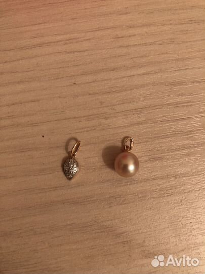 Золотой кулон и кольцо