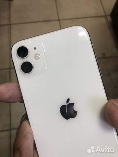 Телефон iPhone 11