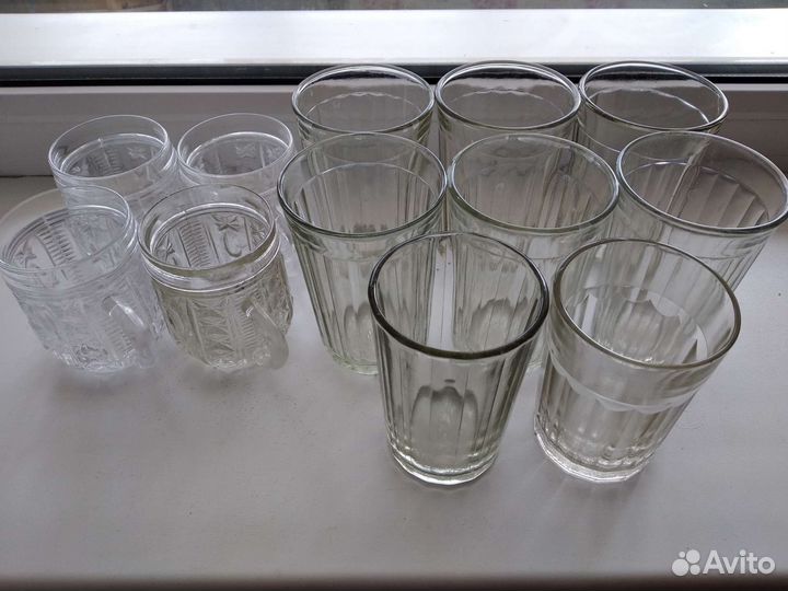 Стаканы и пивные кружечки