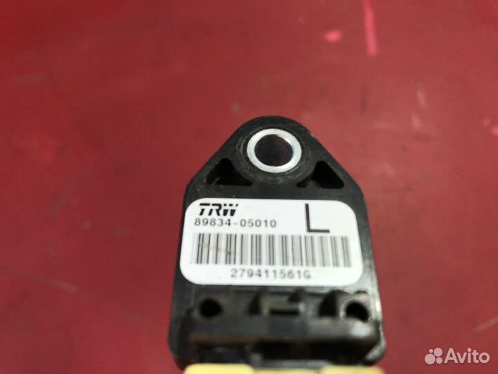 Датчик подушек безопасности задний левый Toyota