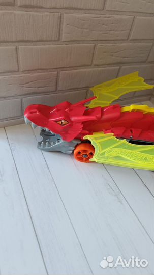 Hot wheels(хот вилс) грузовик разяренный дракон