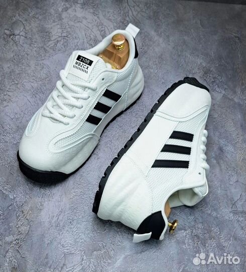 Кроссовки adidas белые весна