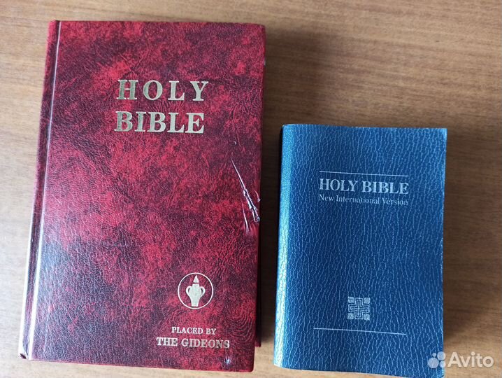 Библия на Англ. языке - 2шт