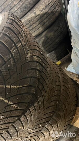 Pirelli Carrier Winter 235/45 R18 36G