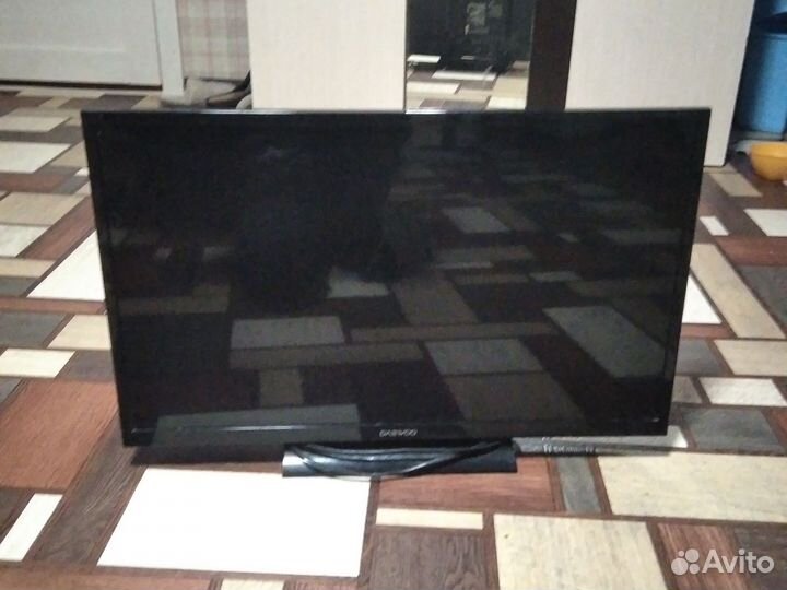 Продам телевизор на запчасти