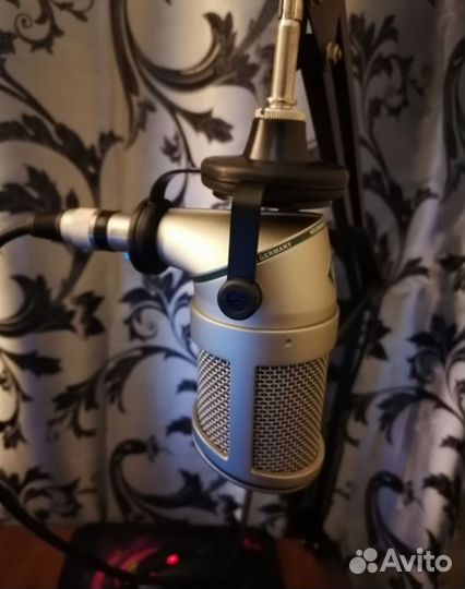 Студийный микрофон Neumann BCM 705