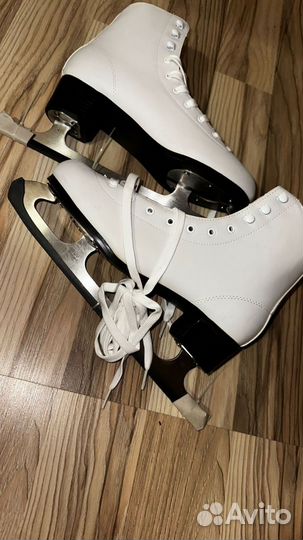 Коньки фигурные женские 41 размер