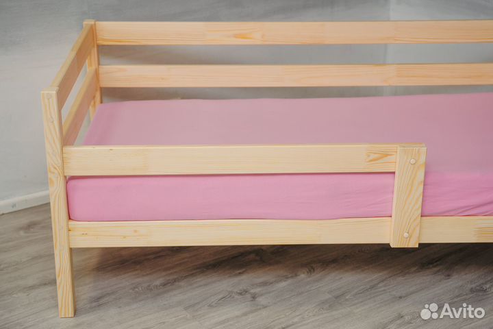 Детская кровать из сосны с бортиком от 2 до 12 лет