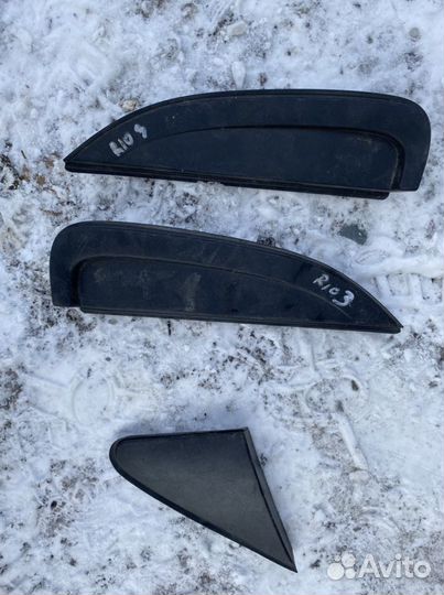 Уголок зеркала наружный правый Kia Rio 3