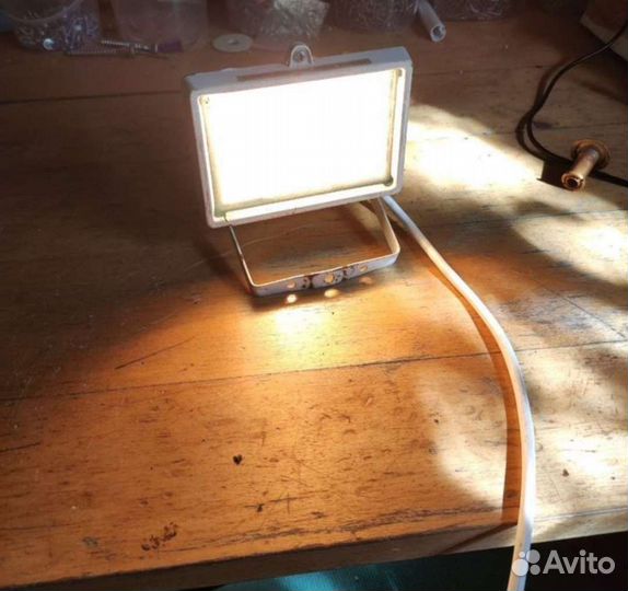 Прожектор галогенный