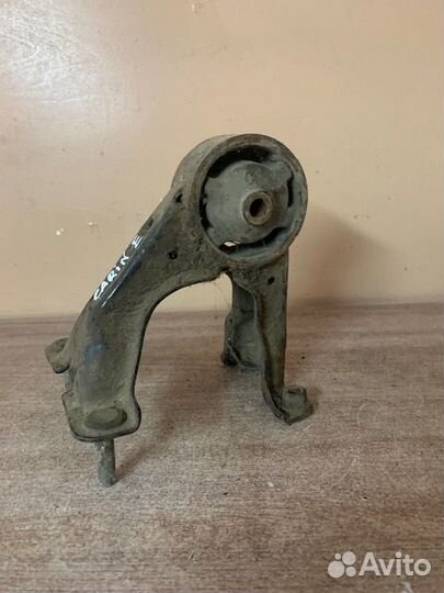 Опора двигателя задняя toyota carina E