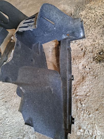 Обшивка багажника правая Lancia libra