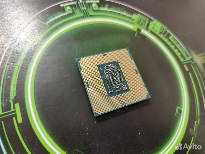 Процессор Intel Core i3-8100 на сокет LGA 1151V2