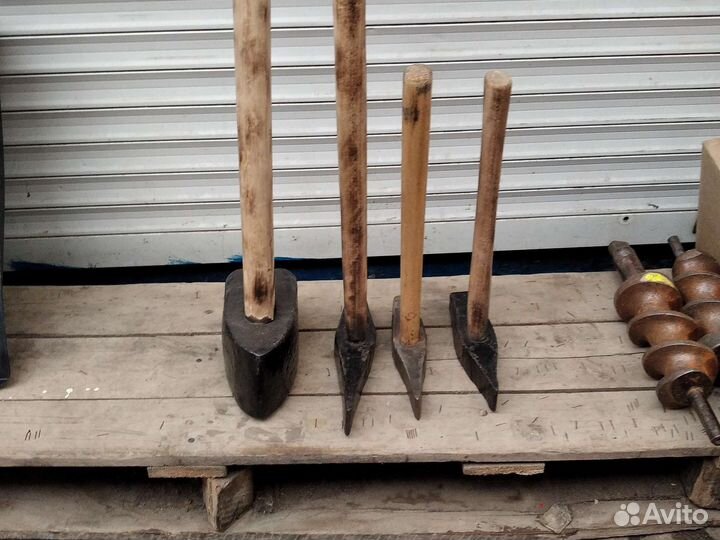 Советские кувалды, топоры, молотки, ключи, лопаты