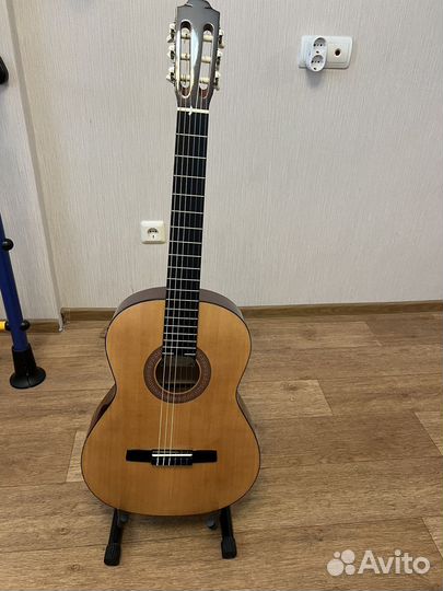 Классическая гитара шестиструнная