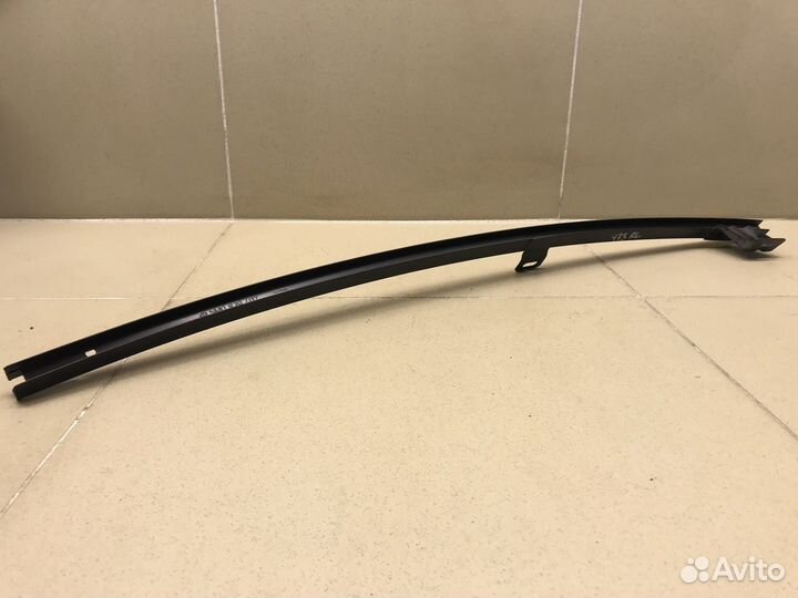 Направляющая стекла двери Golf V Plus 2005-2014