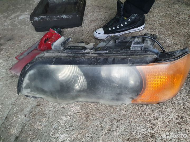 Фонарь передний левый BMW E53 дорест