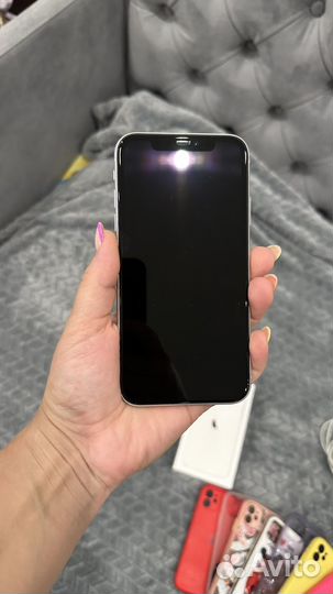 Телефон iPhone 11