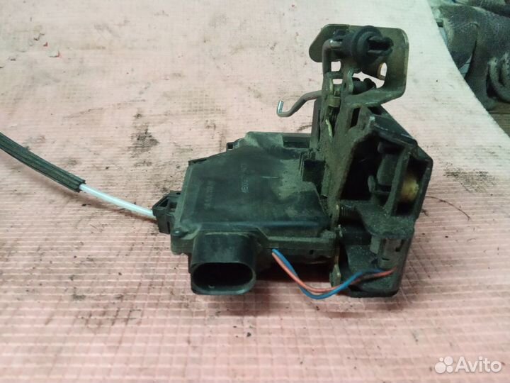 Замок двери передний задний Ауди Audi А6 C5