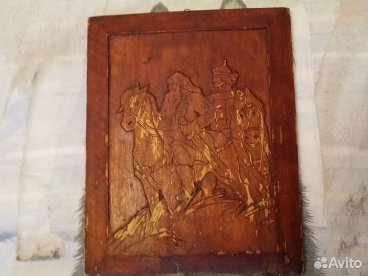 Резная картина из дерева