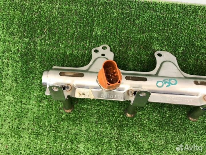 Рейка топливная Audi A4 B8 cdnc 2011