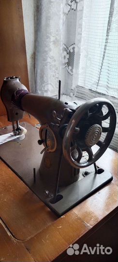 Продам швейную машинку