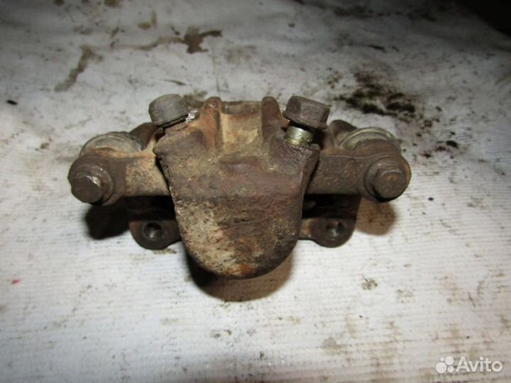 Суппорт задний левый Corolla E12 2001-2006