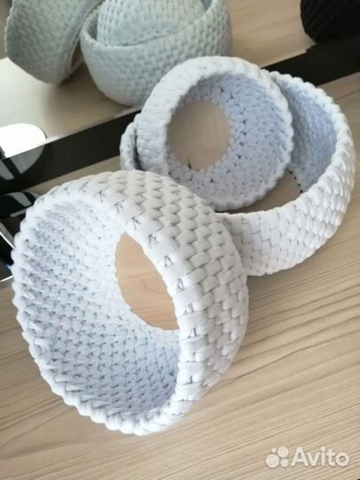 Набор вязаных корзин