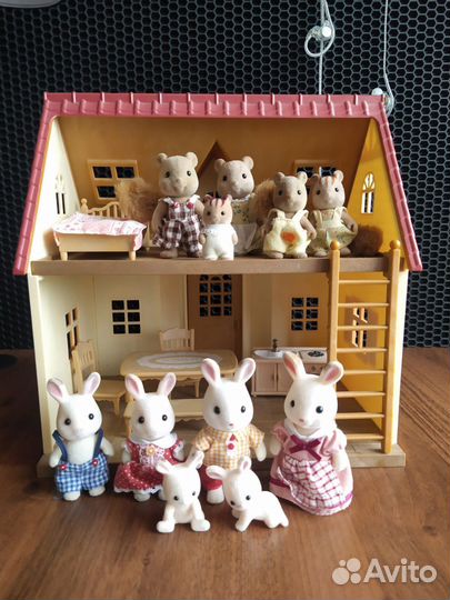 Sylvanian Families дом Марии, кролики, бурундуки