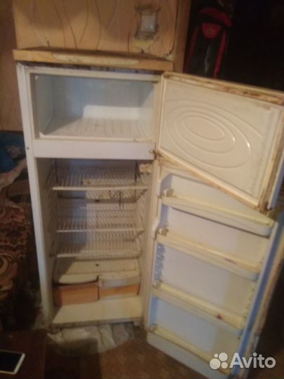 Продам холодильник, старенький, подойдёт для дачи