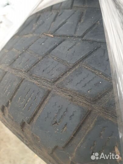 Bridgestone Blizzak DM-V1 215/70 R16