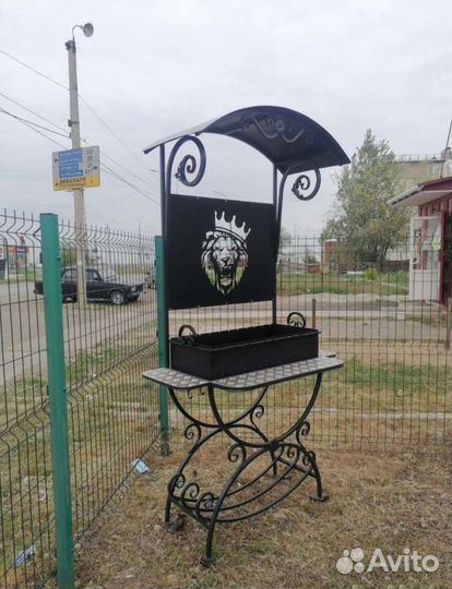 Мангальная зона под крышей