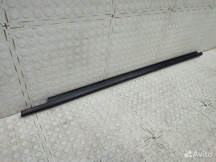 Уплотнитель стекла двери передний левый LADA