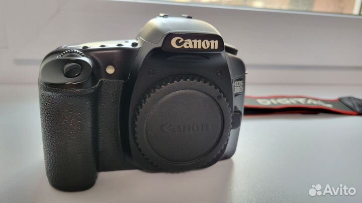 Зеркальный фотоаппарат Canon 30D