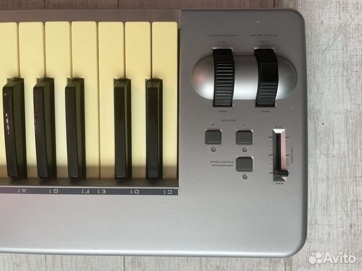 Миди-клавиатура M audio keystation 61