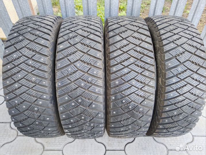 Goodyear UltraGrip Ice Arctic SUV 235/65 R18 110T