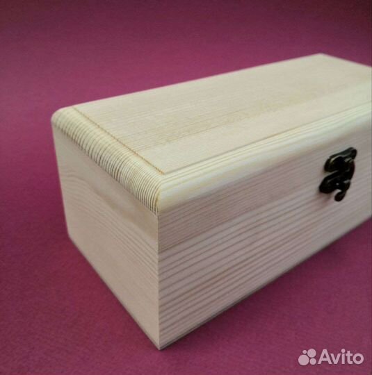 Деревянная шкатулка