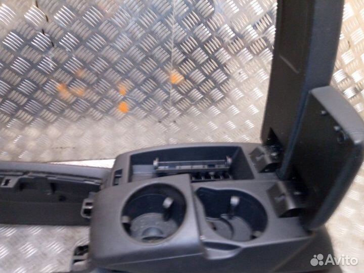 Подлокотник Audi Q7 4LB casa 2008