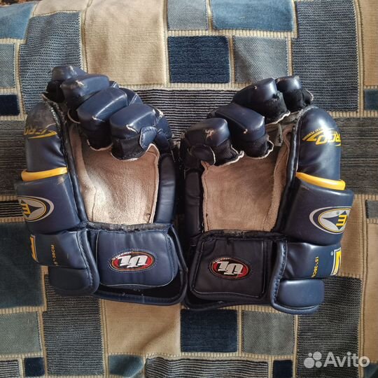 Хоккейный шлем, краги, шорты Sr