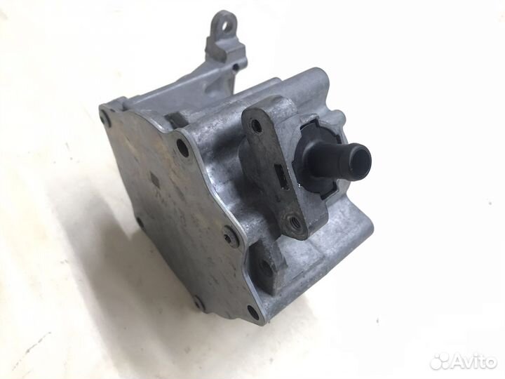 Вакуумный насос 06J145100F Passat B7