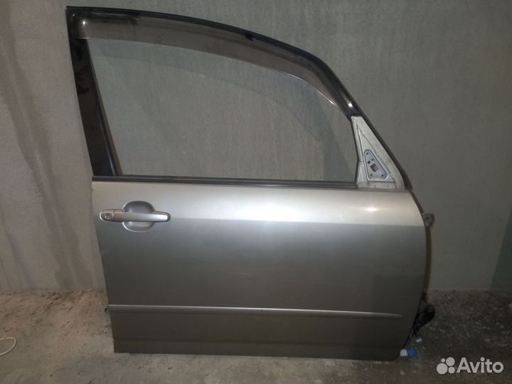 Двери Toyota Corolla Spacio NZE121