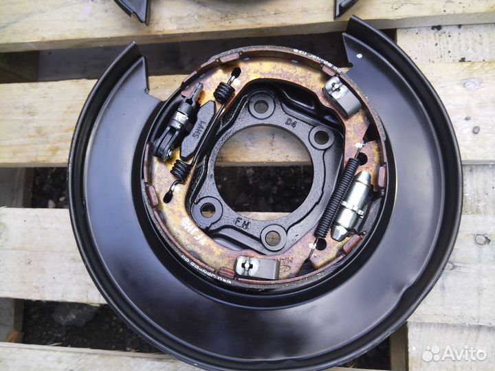 Щиток тормозного диска задний Kia K5