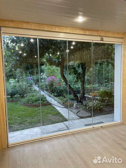 Безрамное остекление террас, беседок