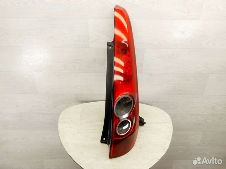 Фонарь задний правый Ford Fiesta 5. 2002-2008 5-дв